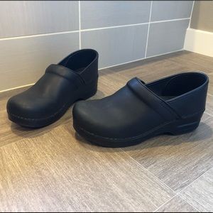 Dansko Professional Black Oiled - Size 40 Narrow